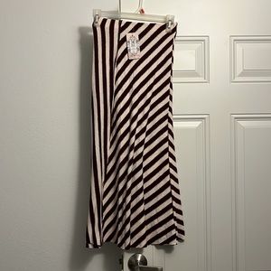 Burgundy/white small skirt